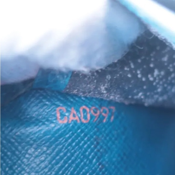 SOLD - LV LOUIS VUITTON Authentic Epi Wallet on a Chain (WOC), Silver Hardware - Picture 5 of 11